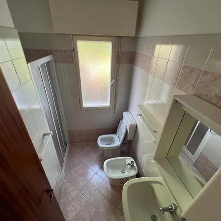 Condominio Ivelca * 利尼亚诺萨比亚多罗