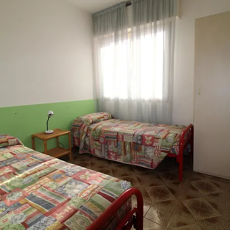 Condominio Ivelca * 利尼亚诺萨比亚多罗